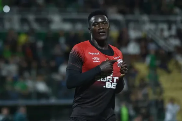 Kevin Viveros, atacante colombiano do Athletico-PR. Foto: Robson Mafra/AGIF