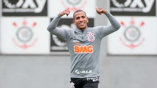 Lance aconteceu no empate com o Atlético-GO na noite deste sábado (7)