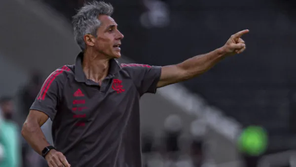 Lateral-direito contou sobre a relação do português com o restante do elenco durante sua passagem