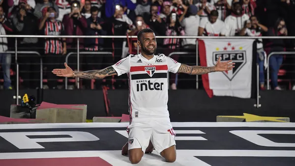 Lateral direito pode voltar para a seleção de Tite em sua posição de origem