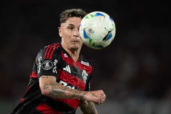 Lateral-direito uruguaio em ação pelo Flamengo