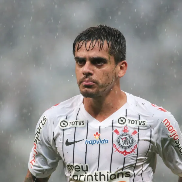 Lateral e ídolo corintiano emocionou a todos durante coletiva