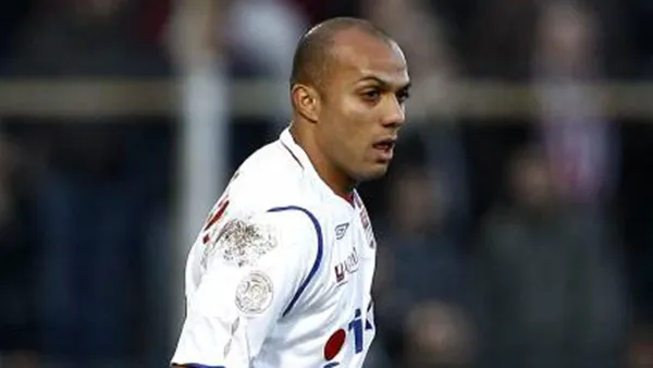 Lateral esquerdo é o novo reforço do Corinthians