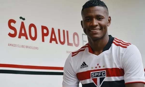 Lateral foi apresentado e já chamou a atenção de possível reforço