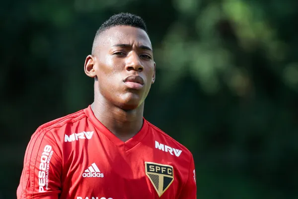 Léo virou titular do São Paulo