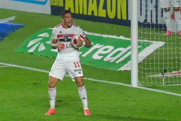 Luciano não perde o humor ao reencontrar Abel Ferreira após o título