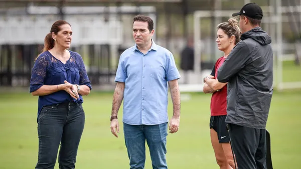 Marcelo Paz em treino do Corinthians Feminino. Foto: Rodrigo Gazzanel/Ag Corinthians