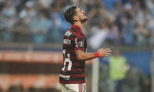 Meia uruguaio comemorou, mas alfinetou o treinador