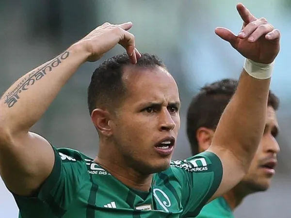 Meia venezuelano está afastado do clube