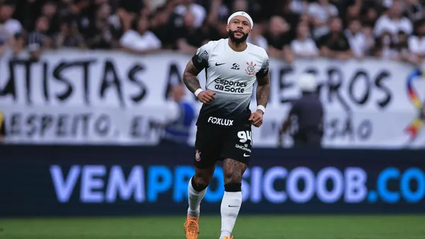 Memphis Depay em ação pelo Corinthians