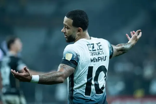 Memphis Depay em ação pelo Corinthians diante do Barcelona de Guayaquil Foto: Rebeca Schumacker / GocherImagery/Future Publishing via Getty Images