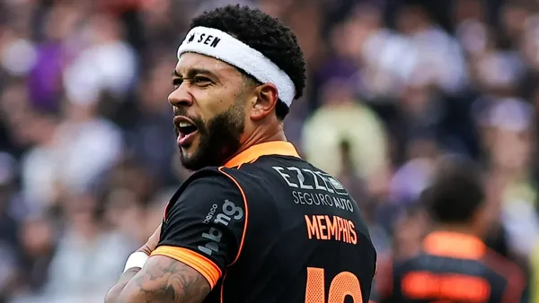 Memphis Depay em partida pelo Timão. Foto: Fabio Giannelli/AGIF