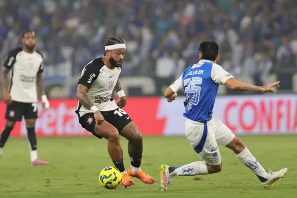 Memphis em Cruzeiro x Corinthians — Foto: Gilson Lobo/AGIF