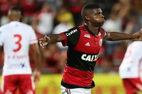 Mengão vive clima tenso pela permanência de atleta