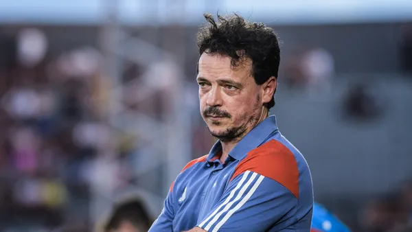 Mesmo sob pressão, Fernando Diniz tem apoio da diretoria do Cruzeiro