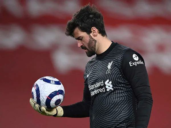 Natália Loewe, una bela médica que é esposa de Alisson Becker