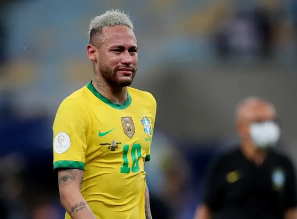 Neymar chora após derrota do Brasil para Argentina — Foto: Ricardo Moraes/Reuters
