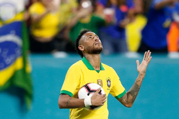 Neymar continua com polêmicas na Seleção Brasileira