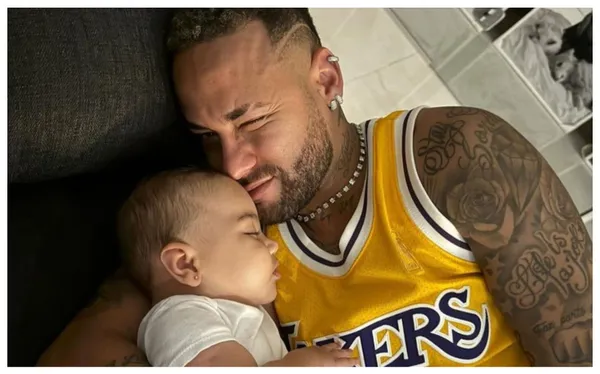 Neymar e Mavie deitados e dormindo