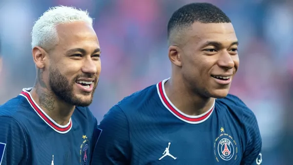 Neymar e Mbappé pelo PSG. Foto: Tim Clayton/Getty Images