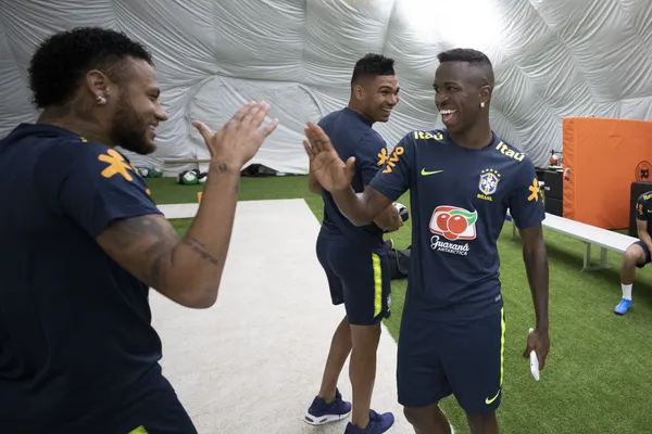 Neymar e Vinícius Júnior buscam a tão sonhada “Orelhuda”