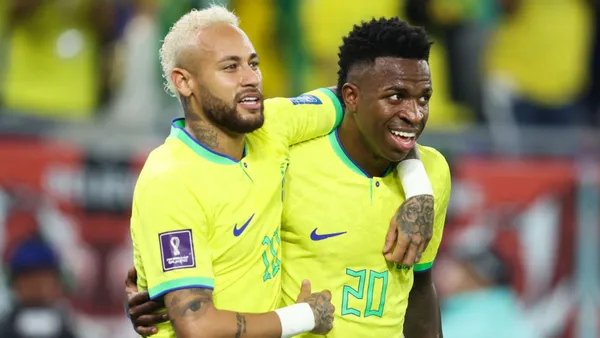 Neymar e Vinicius Júnior na Copa do Mundo em 2022. Foto: Justin Setterfield/Getty Images
