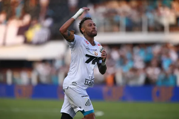 Neymar em ação pelo Santos. Foto: Marcello Zambrana/AGIF