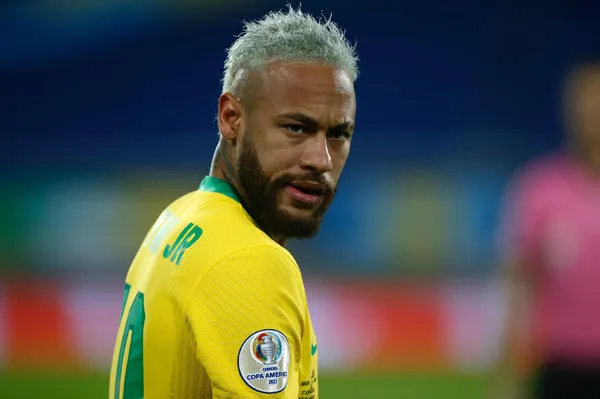 Neymar viu suas reações na reserva virarem memes nas redes socias