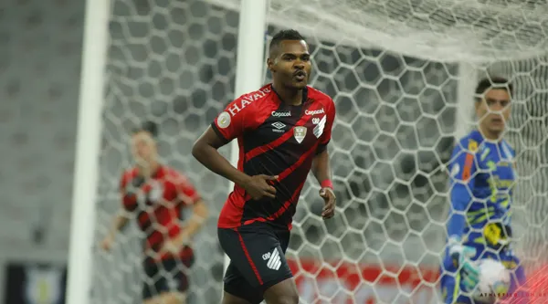 Nikão é um dos destaques do Athletico-PR