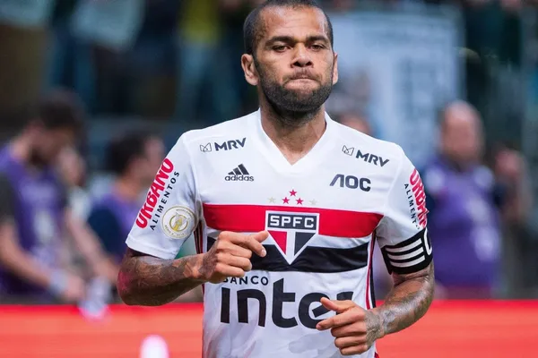 Novo técnico do São Paulo vai definir o destino de Daniel Alves no Tricolor