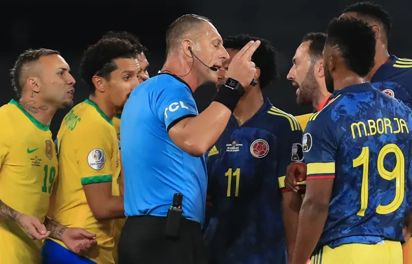 O árbitro argentino não aparece como juiz central ou auxiliar do VAR, após sua polêmica atuação na partida entre Colômbia e Brasil pela fase de grupos