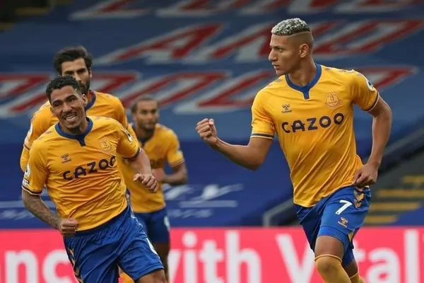 O atacante 'Canarinha' e 'Toffees' deu mais um exemplo de sua humildade no final da partida da Premier League contra o Fulham