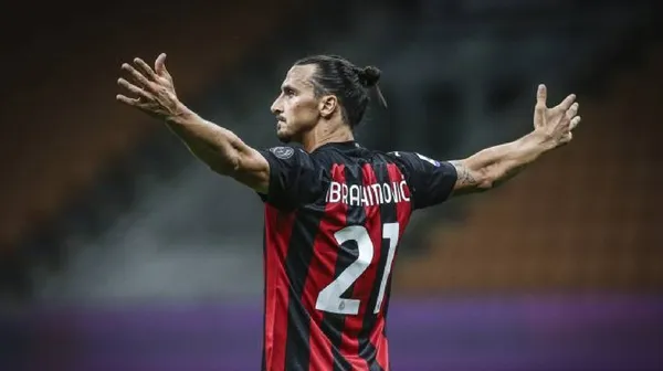 O atacante da caixa rossonero comemorou com toda a vitória por 1-2 deste sábado. Ele marcou os dois gols de sua equipe