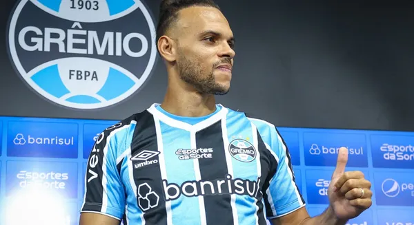 O atacante dinamarquês quer fazer Luis Suárez esquecer Luis Suárez