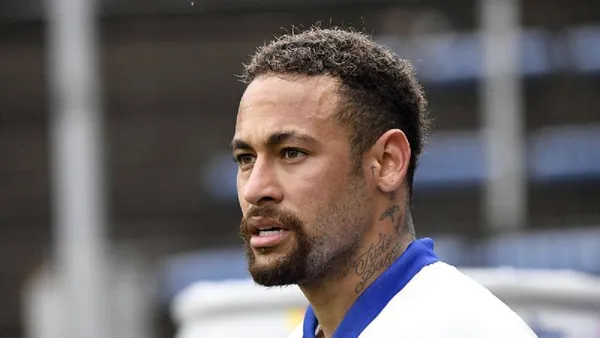 O craque brasileiro deixou uma lesão no adutor no passado e DT Mauricio Pochettino decidiu considerá-lo na lista de convocação