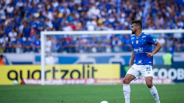 O defensor, revelado nas categorias de base da Raposa, retorna ao clube mineiro em um negócio que envolve 7 milhões de euros