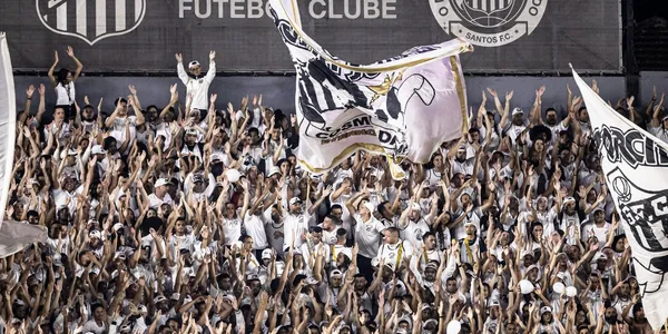 O feito do Santos com ex-jogador do Corinthians (Foto: Santos)