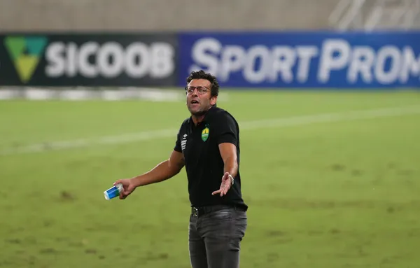 O futebol brasileiro está impressionado com o que aconteceu com Alberto Valentim no Brasileirão