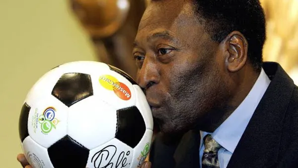 O futebol sente saudades do rei Pelé