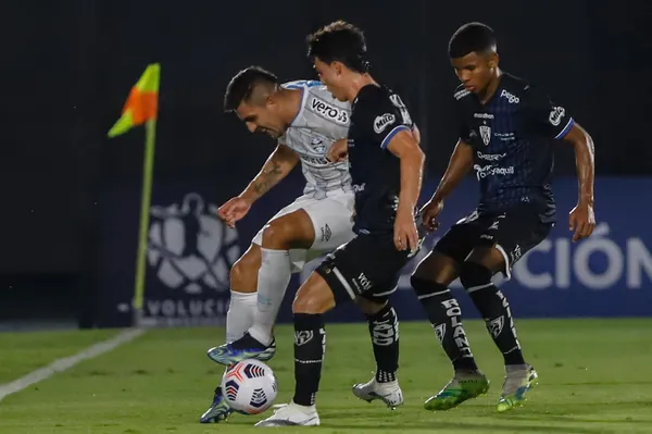 O Independiente del Valle derrotou o Grêmio por 2 a 1 em Assunção pela primeira mão da Fase 3 da Copa Libertadores 2021. Lorenzo Faravelli marcou os dois gols pela equipe equatoriana