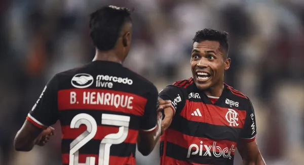 O Mengao aproveitou a vantagem de jogar em casa com um gol de Alex Sandro