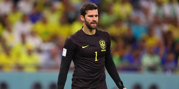 O que acontece com Alisson que assusta a todos (Foto: CBF)