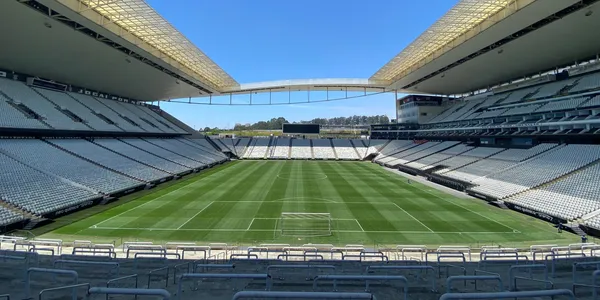 O que o Corinthians faz para melhorar o gramado da Neo Química Arena (Foto: CBF)