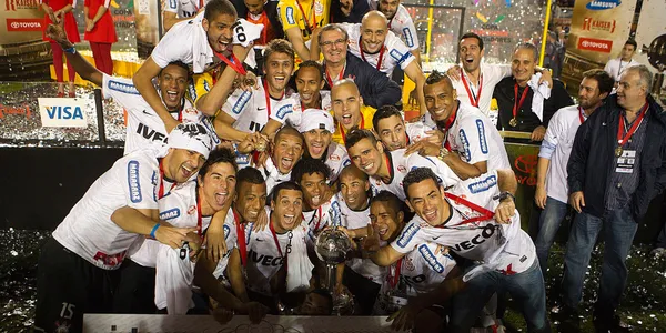 O reencontro de ídolo do Corinthians com o clube (Foto: Corinthians)