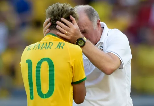 O técnico brasileiro, vencedor de uma Copa do Mundo e dois Libertadores, confessou que sua grande ilusão seria treinar o argentino: "Isso me daria mais alegria do que todos os títulos"