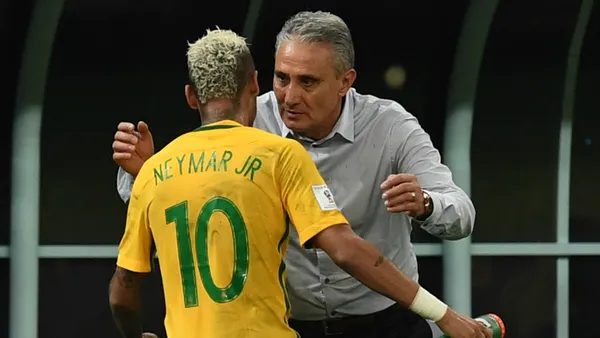 O técnico da Seleção Brasileira destacou o trabalho de Neymar no jogo contra a Venezuela e deu os motivos para não comparar o astro do PSG com outras lendas