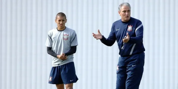 O treinador foi o principal responsável pela saída do zagueiro