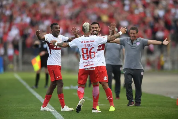 Odair Hellmann quer um jogador que teve no Internacional