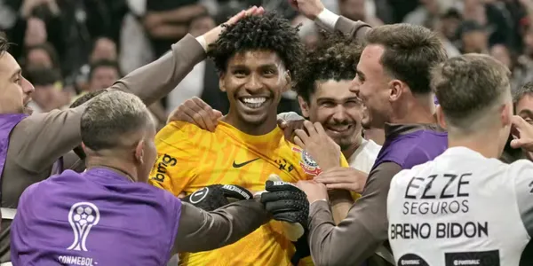 Os elogios que Hugo Souza recebe (Foto: Corinthians)