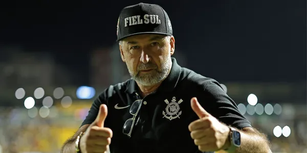 Os elogios recebidos por Augusto Melo (Foto: Corinthians)
